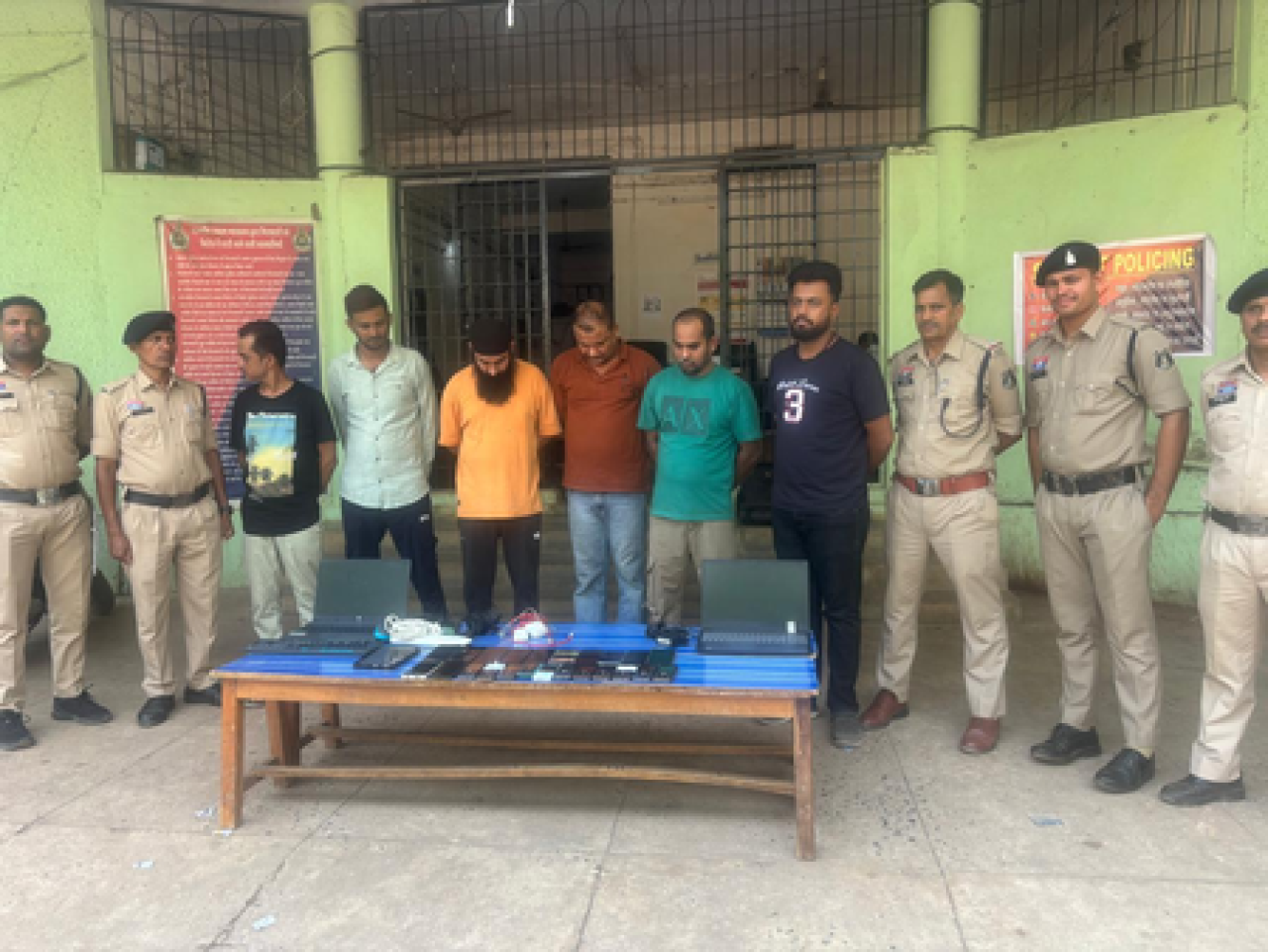 महासमुंदमध्ये IPL ऑनलाइन सट्टेबाजीवर मोठी कारवाई, ६ सटोरिए अटक महासमुंदमध्ये IPL ऑनलाइन सट्टेबाजीवर मोठी कारवाई, ६ सटोरिए अटक