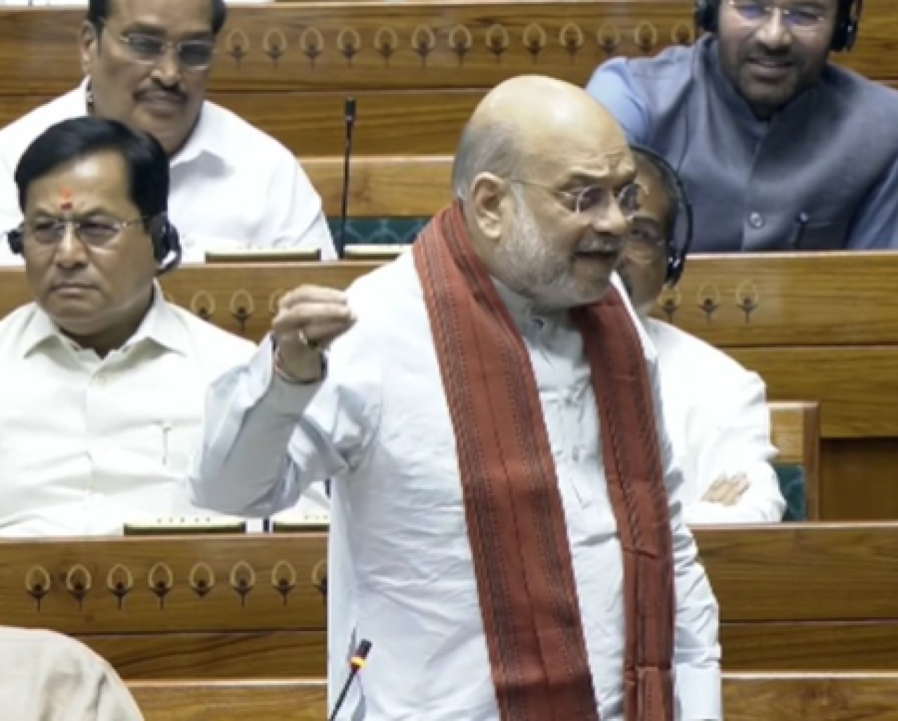 महिला आरक्षण विधेयकावर अमित शाह आणि अखिलेश यांच्यात जोरदार वाद