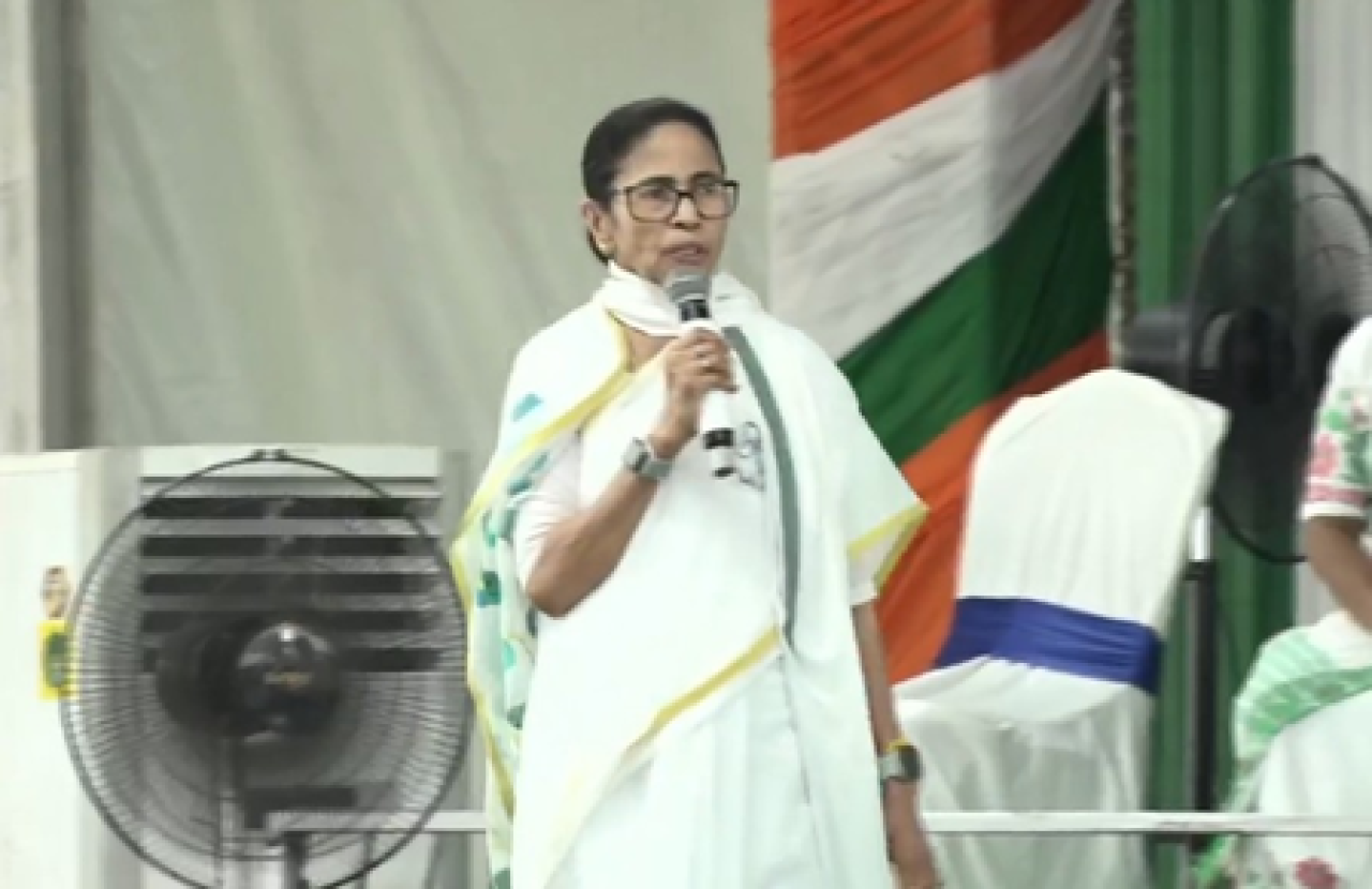 मालदा मध्ये न्यायिक अधिकाऱ्यांचे उत्पीड़न भाजपा-चुनाव आयोगाची साजिश: ममता बनर्जी