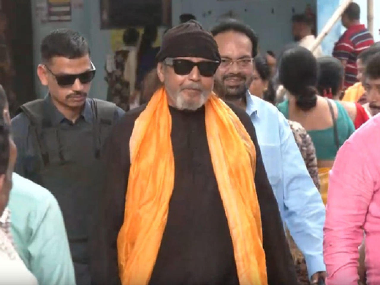 मिथुन चक्रवर्तीने मतदान केले, बंगालमध्ये परिवर्तनाची लाट येणार