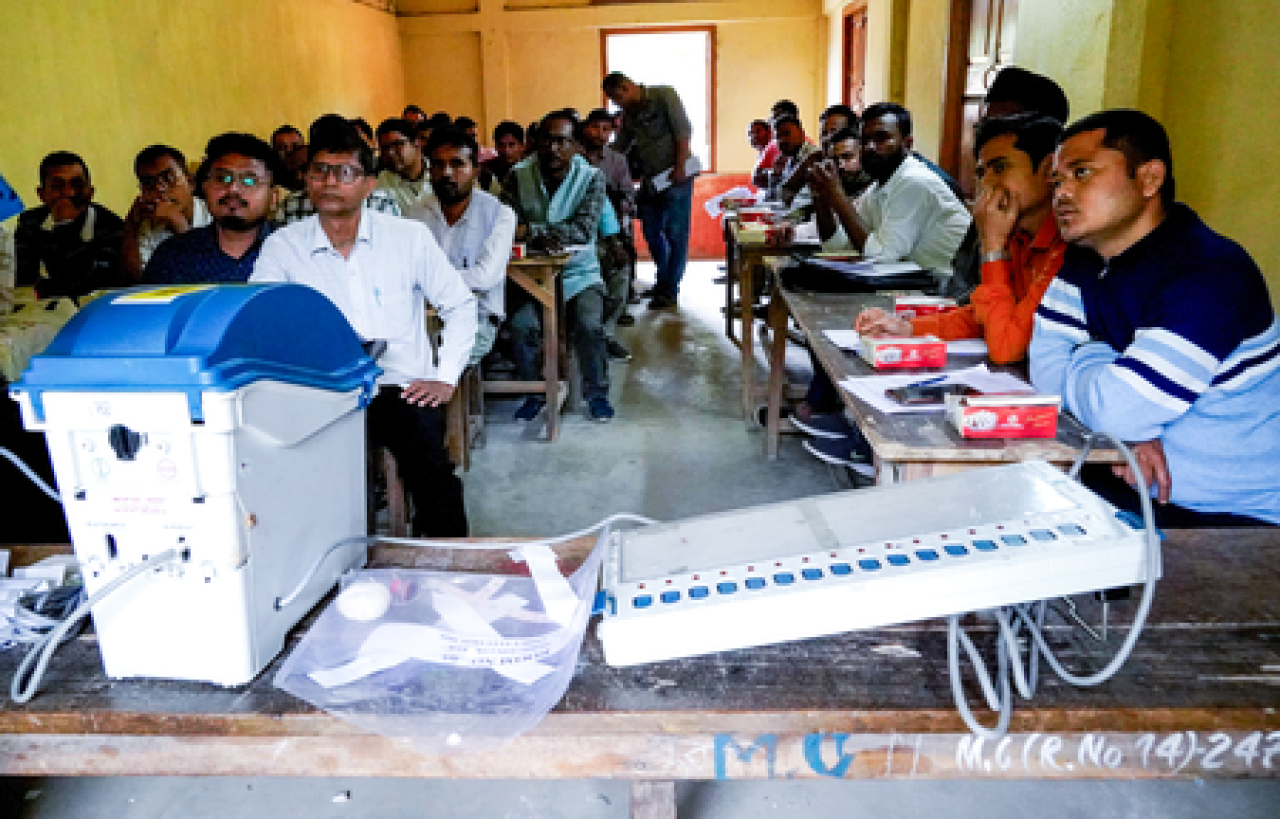विधानसभा निवडणूक: असम-केरलमध्ये ईव्हीएमची दुसरी रँडमायझेशन प्रक्रिया पूर्ण