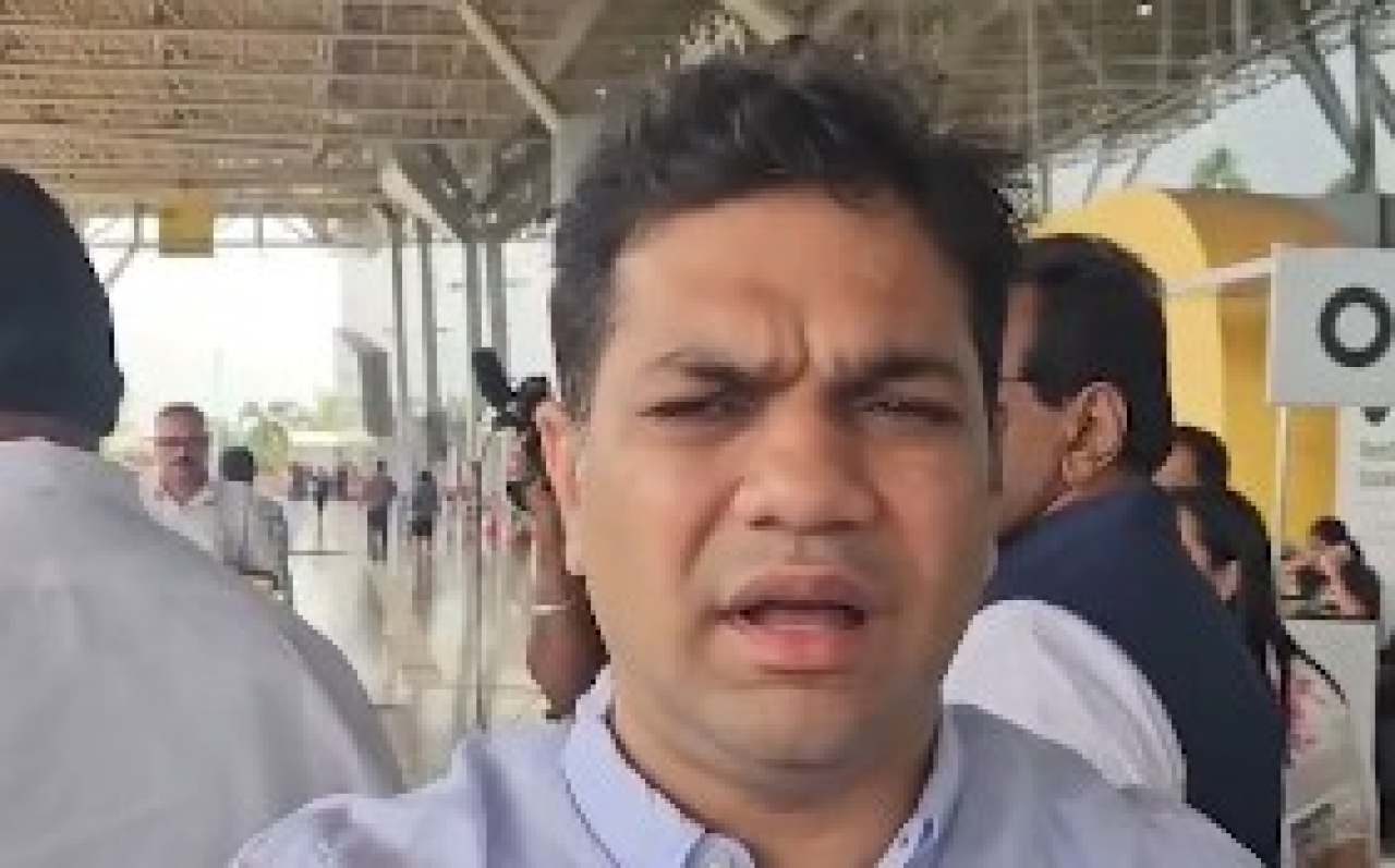 हिबी ईडनने संविधान संशोधन बिलविरोधात नोटिस दिली