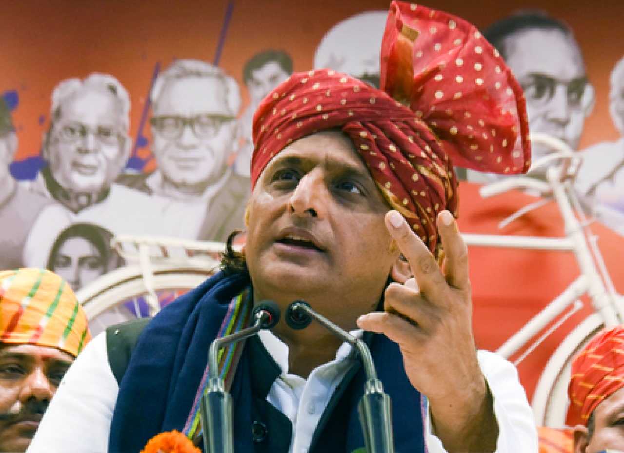 अखिलेश यादवांचा आरक्षणावर जोरदार हल्ला, 90 दिवसांत शिक्षक भरतीची हमी अखिलेश यादवांचा आरक्षणावर जोरदार हल्ला, 90 दिवसांत शिक्षक भरतीची हमी