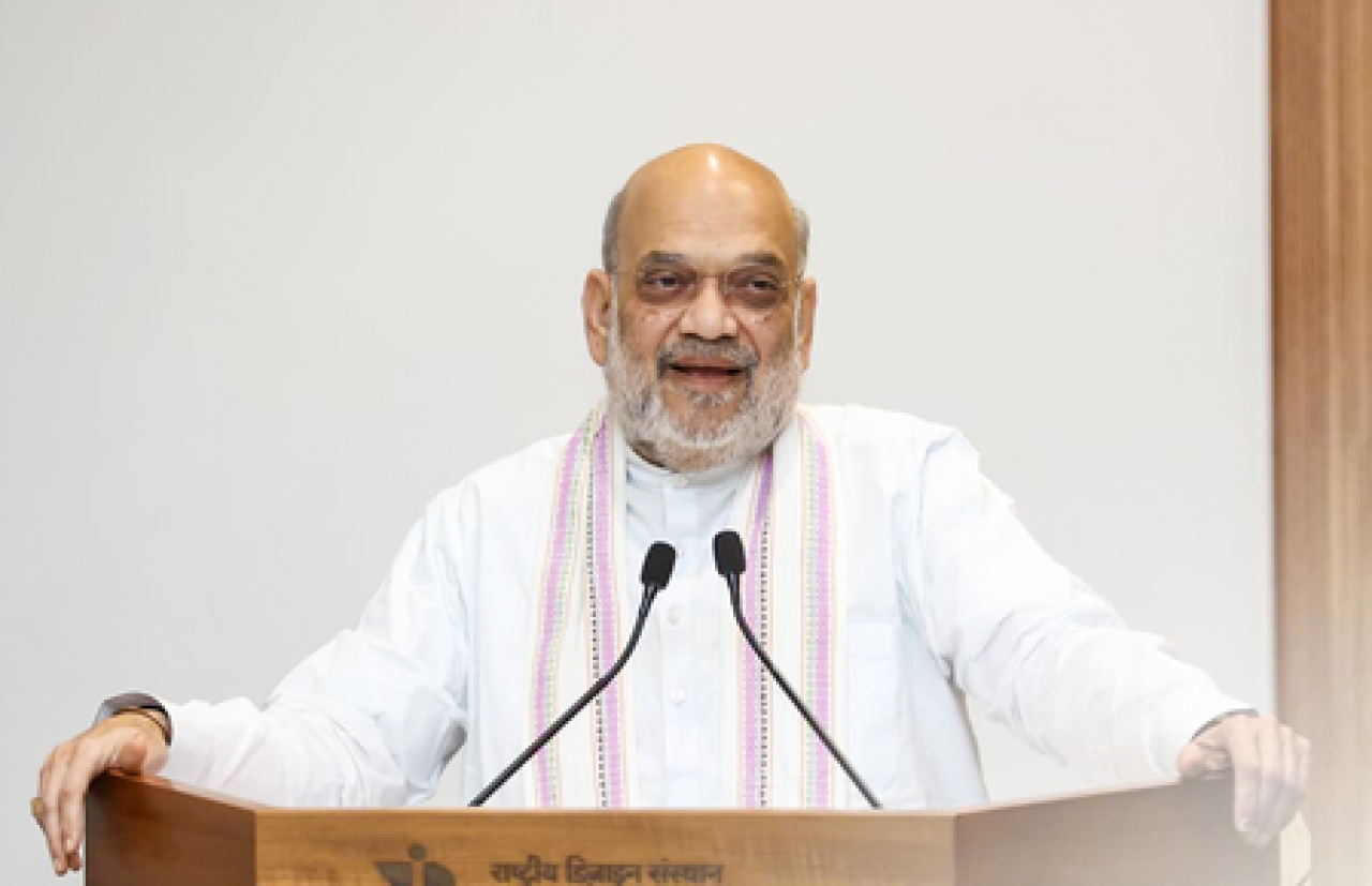 अमित शाह यांनी गांधीनगरमध्ये ऑटोमैटिक दूध प्रक्रिया प्लांटचे उद्घाटन केले अमित शाह यांनी गांधीनगरमध्ये ऑटोमैटिक दूध प्रक्रिया प्लांटचे उद्घाटन केले