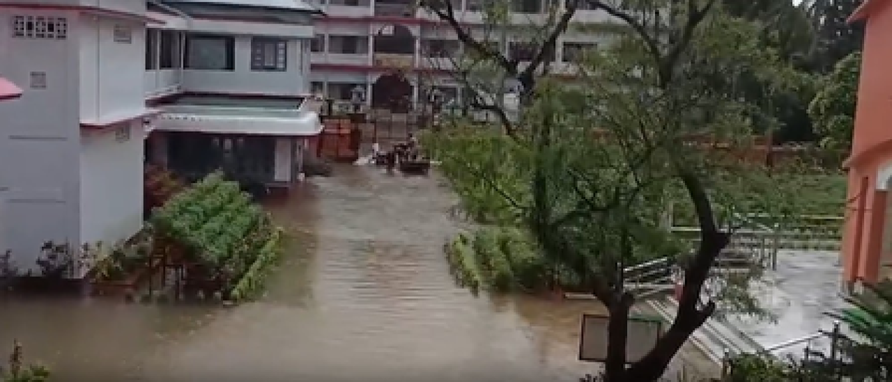 असममध्ये मुसळधार पावसामुळे बाढ़ीची स्थिती असममध्ये मुसळधार पावसामुळे बाढ़ीची स्थिती