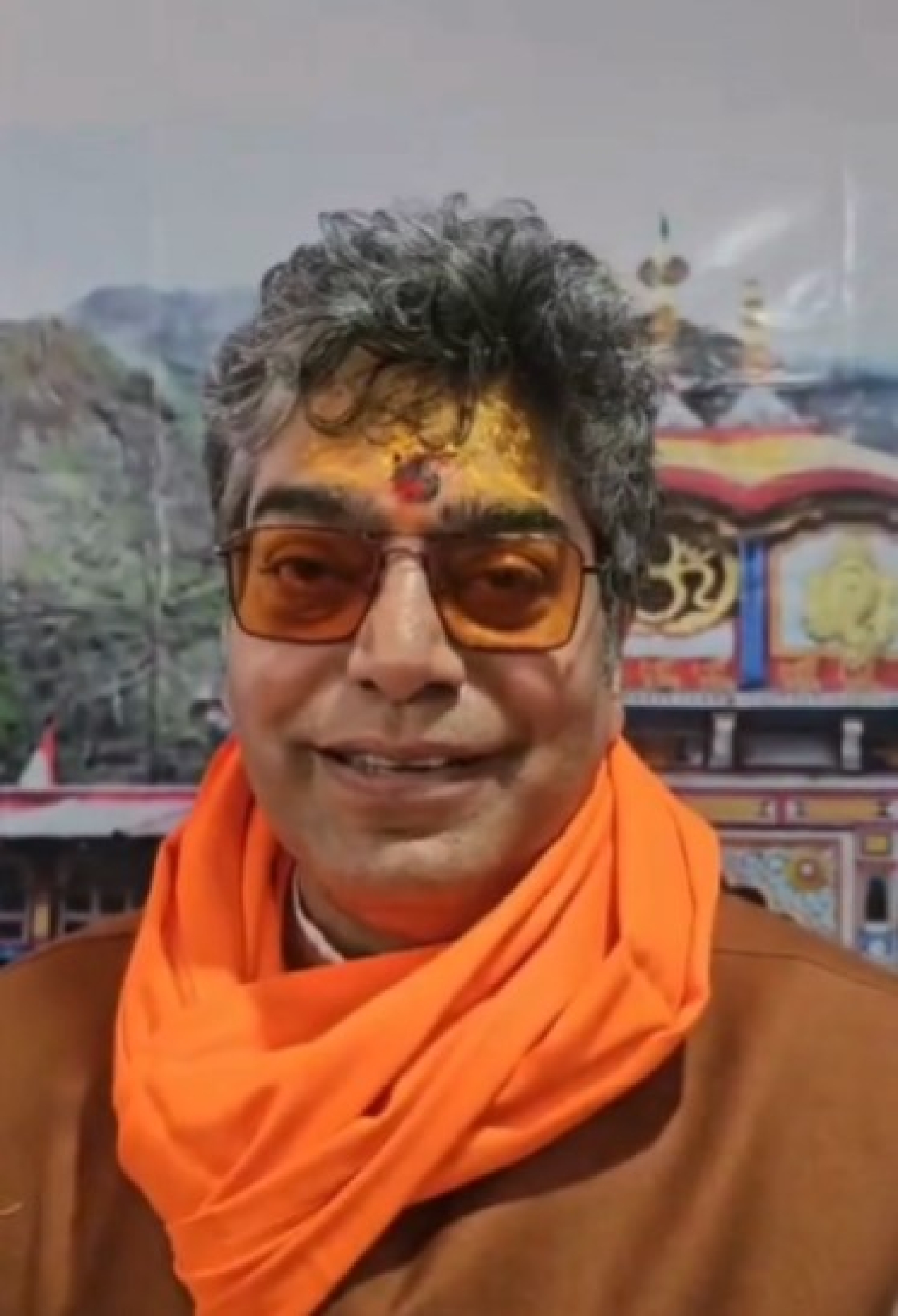 आशुतोष राणा ने पुरुषोत्तम मासात बद्रीनाथ धामच्या दर्शन घेतले आशुतोष राणा ने पुरुषोत्तम मासात बद्रीनाथ धामच्या दर्शन घेतले