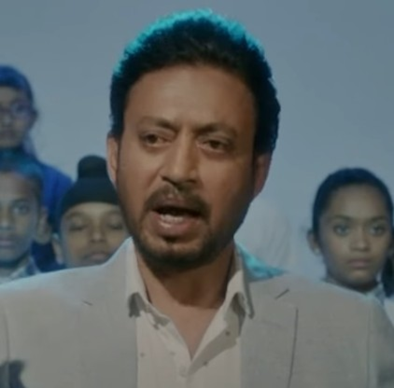 इरफान खानच्या ‘हिंदी मीडियम’ला ९ वर्षे पूर्ण, मेकर्सने शेअर केला आयकॉनिक व्हिडिओ