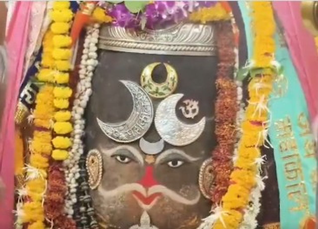 उज्जैनमध्ये भव्य भस्म आरती, भक्तांची उमठलेली आस्था उज्जैनमध्ये भव्य भस्म आरती, भक्तांची उमठलेली आस्था