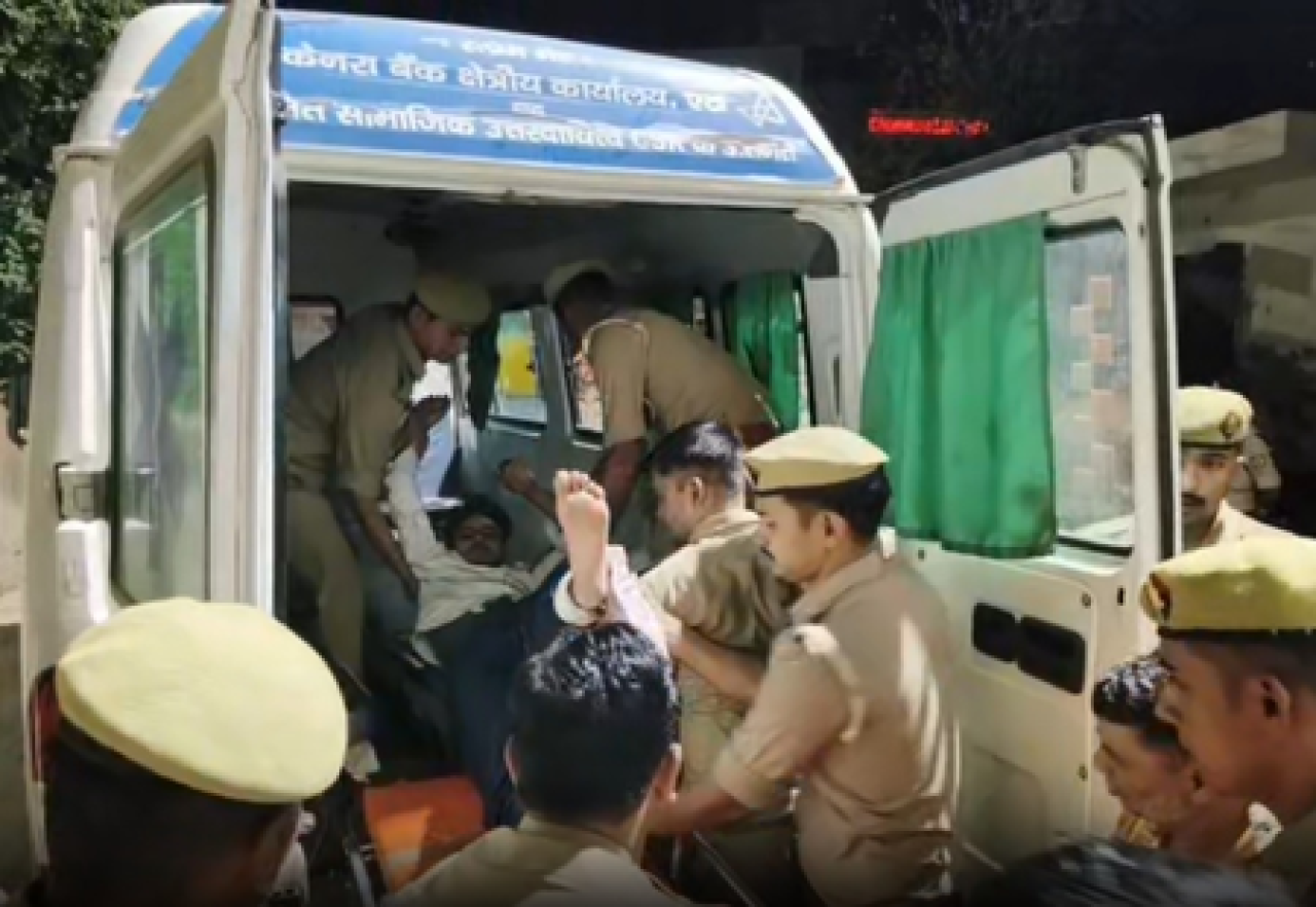 एटा मध्ये ट्रांसफार्मर चोरांशी पोलिसांची मुठभेड़, एक जखमी, एक अटक