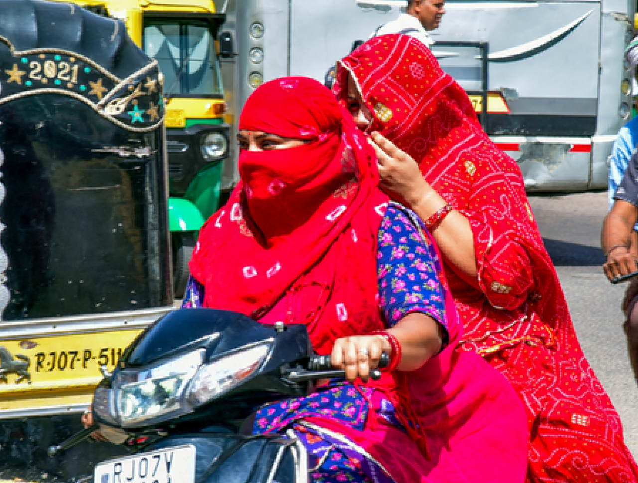 ओडिशा आणि अन्य राज्यांमध्ये भीषण उष्णतेचा कहर ओडिशा आणि अन्य राज्यांमध्ये भीषण उष्णतेचा कहर