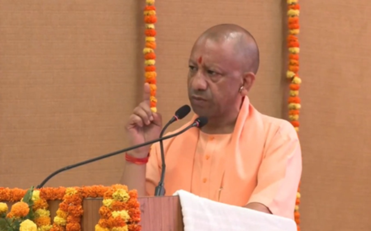 काशीमध्ये सीएम योगींचा विरोधकांवर हल्ला, म्हणाले- सनातनाला मिटवणारे मिटले