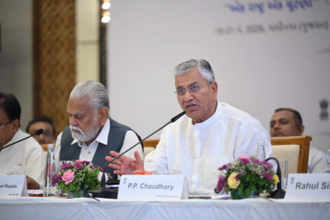 गुजरात दौऱ्यात जेपीसीने ‘एक राष्ट्र, एक चुनाव’वर चर्चा सुरू ठेवली गुजरात दौऱ्यात जेपीसीने ‘एक राष्ट्र, एक चुनाव’वर चर्चा सुरू ठेवली