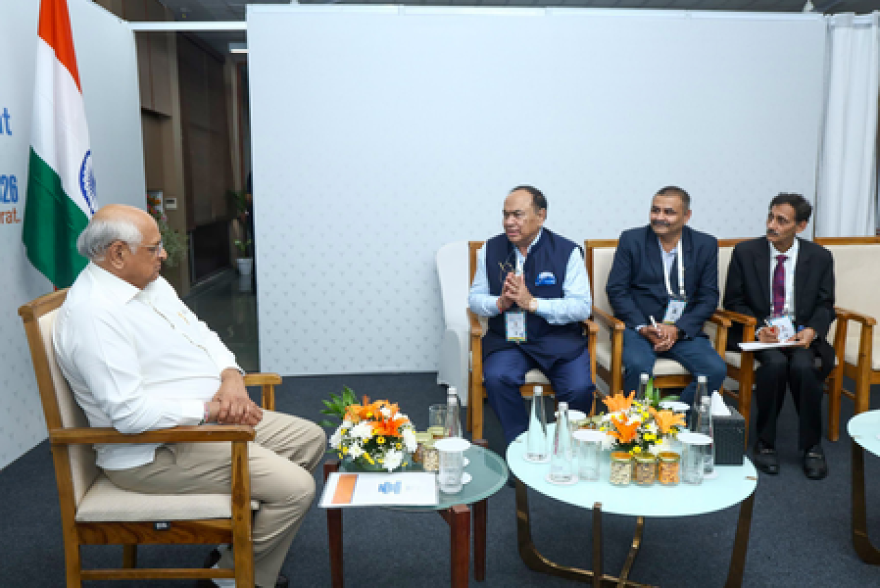 गुजरातमध्ये उर्वरक क्षेत्रातील आत्मनिर्भरता आणि आदिवासी पर्यटनाचा विकास