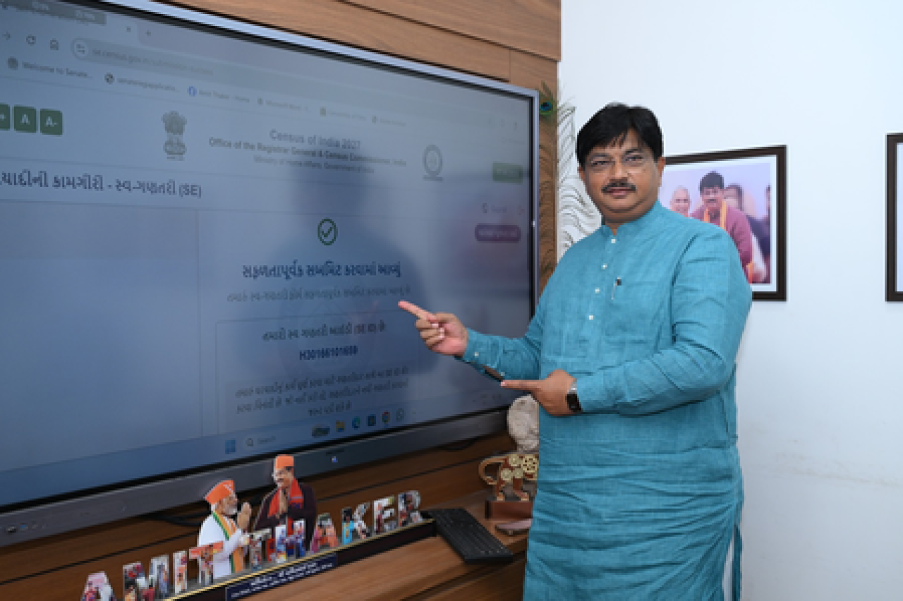 गुजरातमध्ये जनगणना 2027 साठी मंत्र्यांनी पूर्ण केली स्व-गणना प्रक्रिया गुजरातमध्ये जनगणना 2027 साठी मंत्र्यांनी पूर्ण केली स्व-गणना प्रक्रिया