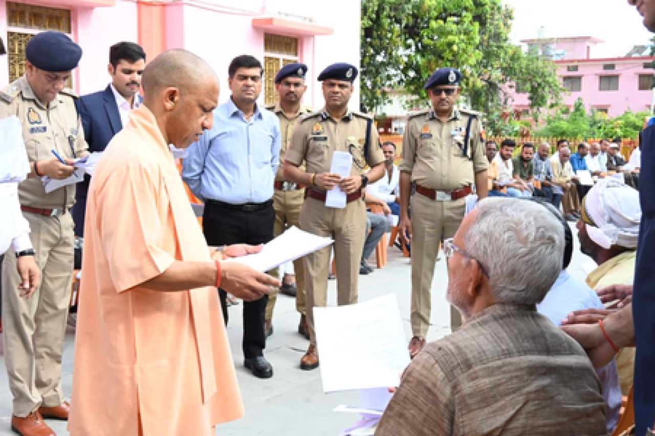 जन समस्यांवर त्वरित संवेदनशीलता दर्शवा: मुख्यमंत्री योगी आदित्यनाथ