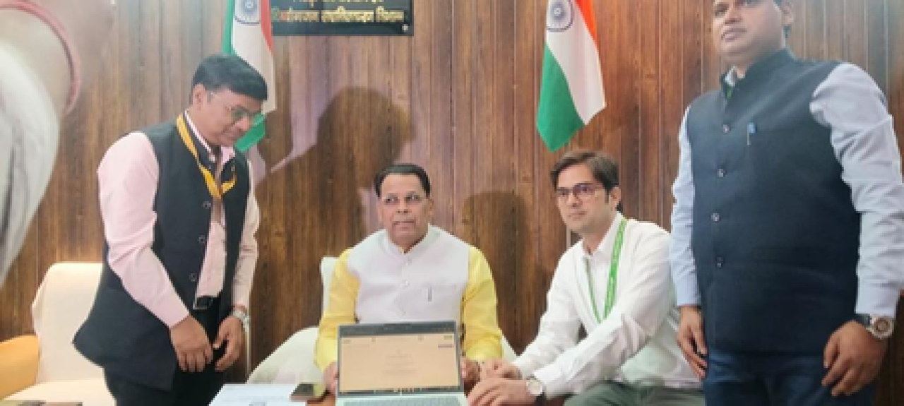 जनगणना 2027: मंत्री नरेंद्र कश्यप यांनी स्वगणना करून भागीदारी नोंदवली