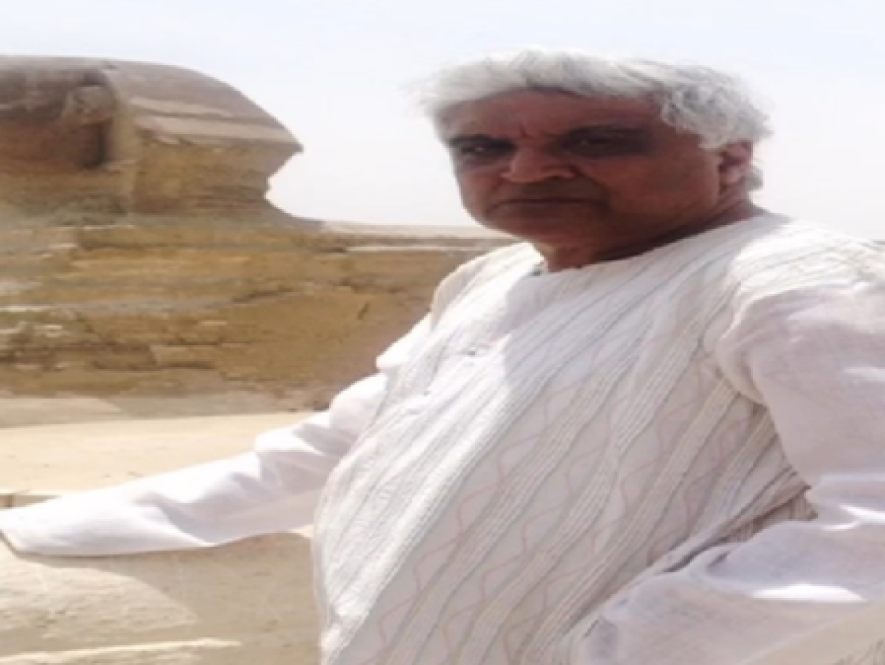 जावेद अख्तर: प्रत्येक पीढ़ीपासून शिकण्याची गरज