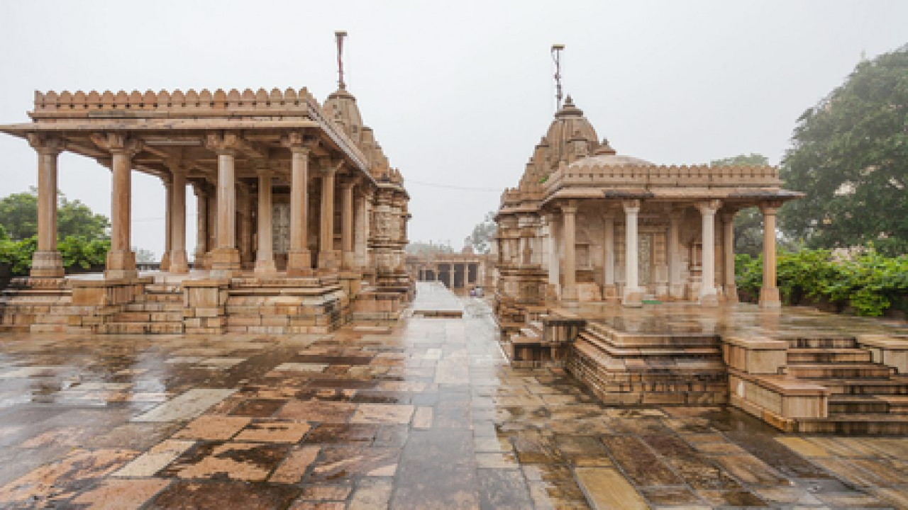 जैन तीर्थंकरांना समर्पित राजस्थानातील साथी देवरी मंदिराची अद्भुत वास्तुकला जैन तीर्थंकरांना समर्पित राजस्थानातील साथी देवरी मंदिराची अद्भुत वास्तुकला