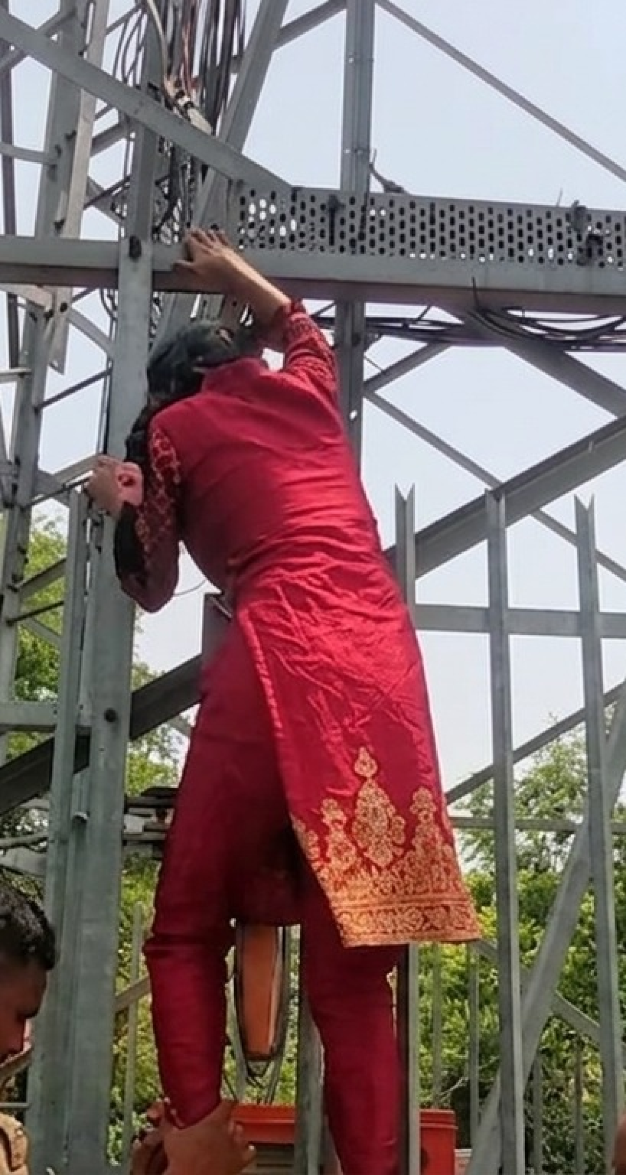 झारखंडात प्रेमासाठी मोबाइल टॉवरवर चढलेली युवती, तीन घटना एकाच महिन्यात