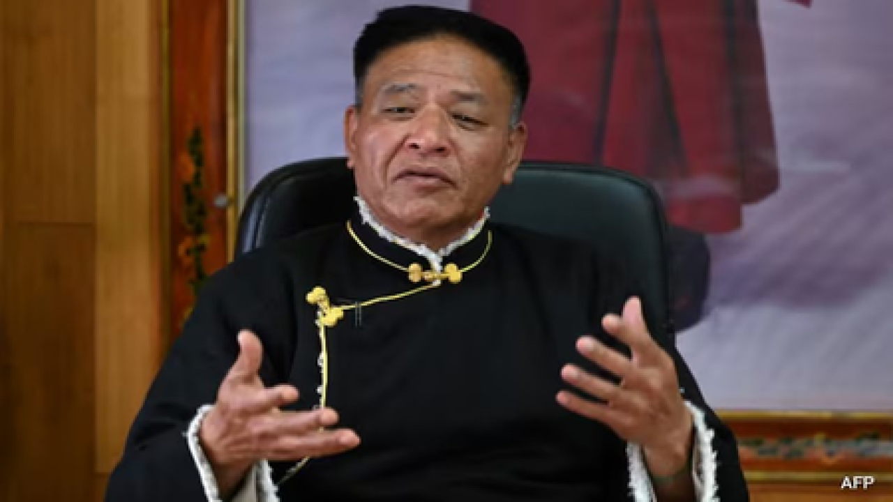 तिब्बत के निर्वासित प्रमुख पेनपा त्सेरिंग ने दुसऱ्या कार्यकालासाठी शपथ घेतली तिब्बत के निर्वासित प्रमुख पेनपा त्सेरिंग ने दुसऱ्या कार्यकालासाठी शपथ घेतली