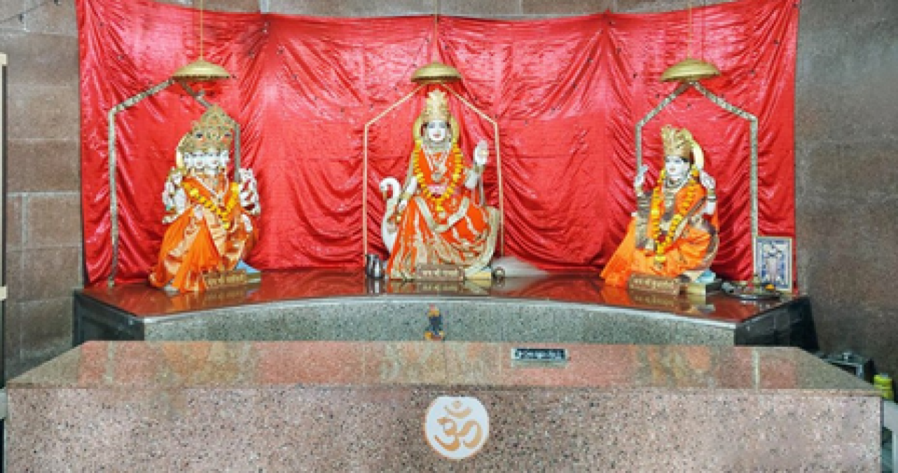 द्वारका जवळ गायत्री शक्तिपीठ: त्रिदेवांचा दिव्य अनुभव