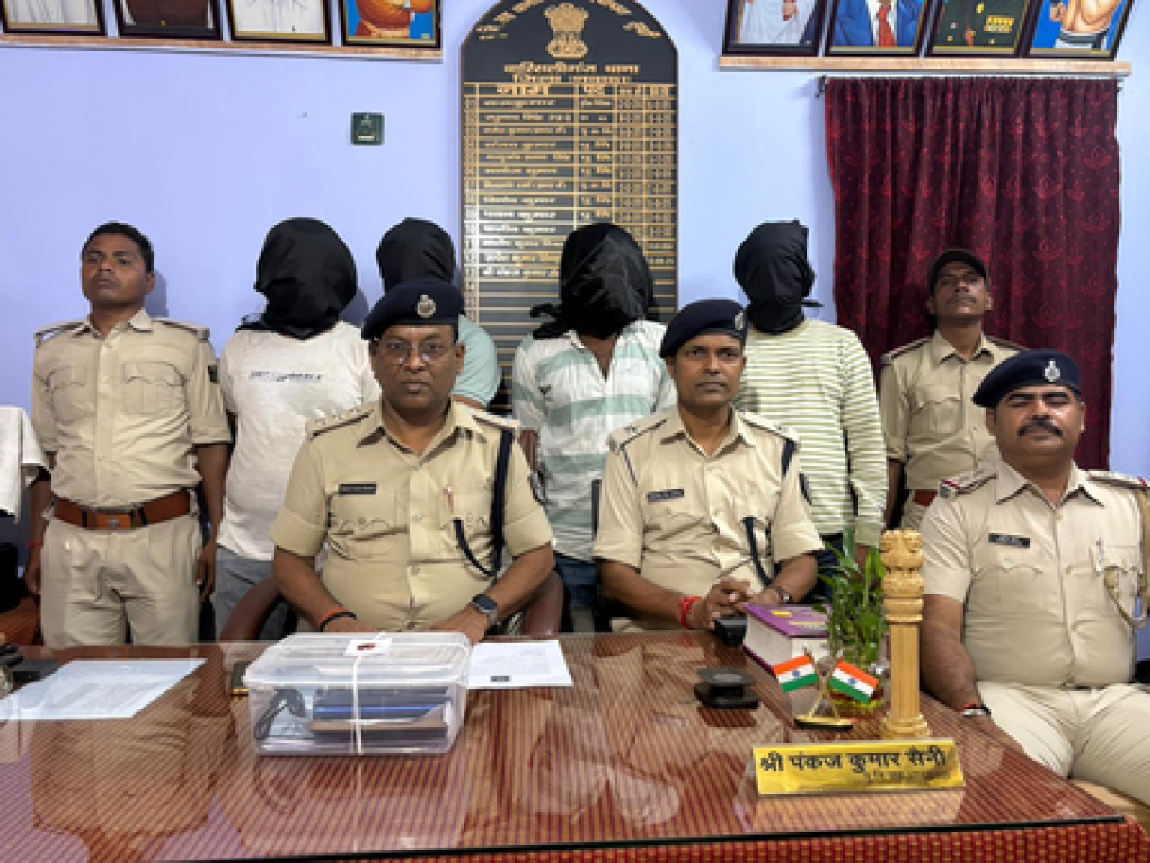 नवादामध्ये चार साइबर गुन्हेगारांची अटक, लोनच्या नावावर ठगी करत होते