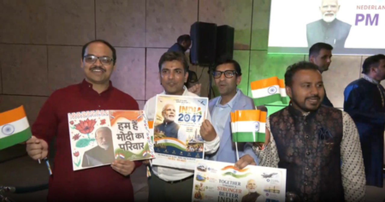 नीदरलैंडमध्ये पीएम मोदींचा भारतीय प्रवास्यांनी केला स्वागत