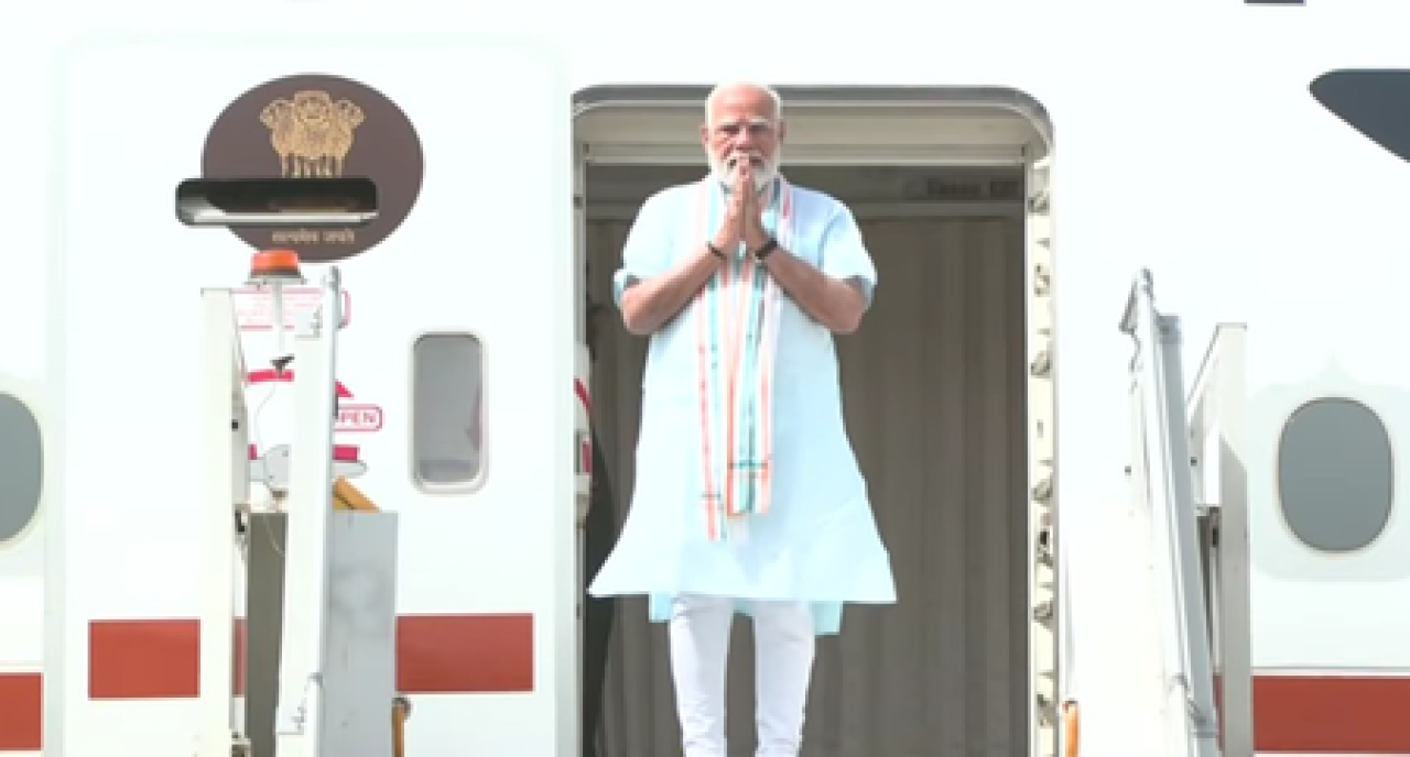 पाच देशांच्या दौऱ्यानंतर दिल्लीतील परतलेले प्रधानमंत्री मोदी