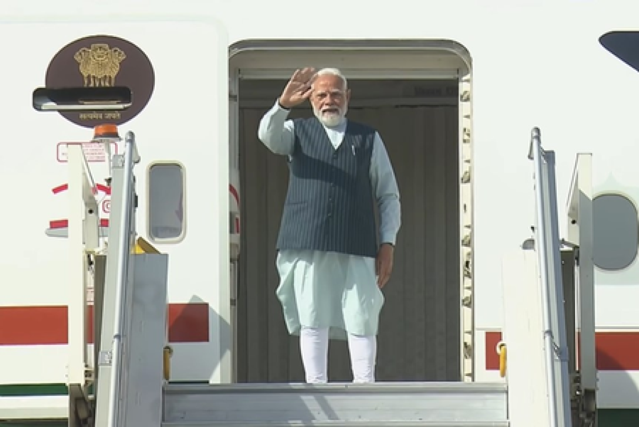 पीएम मोदी यूएई दौऱ्यासाठी नवी दिल्लीहून रवाना पीएम मोदी यूएई दौऱ्यासाठी नवी दिल्लीहून रवाना