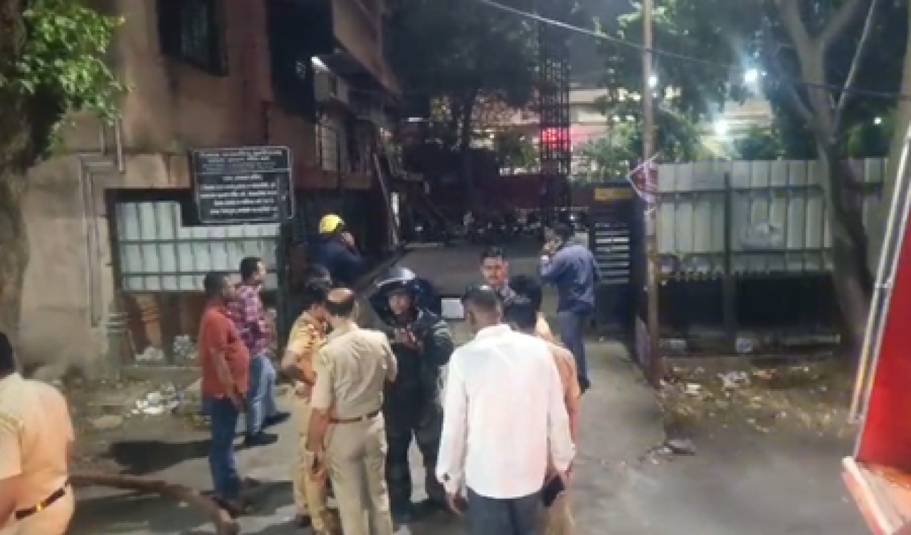 पुण्यात बमसदृश वस्तू सापडल्याने खळबळ, बम निरोधक दल तात्काळ दाखल