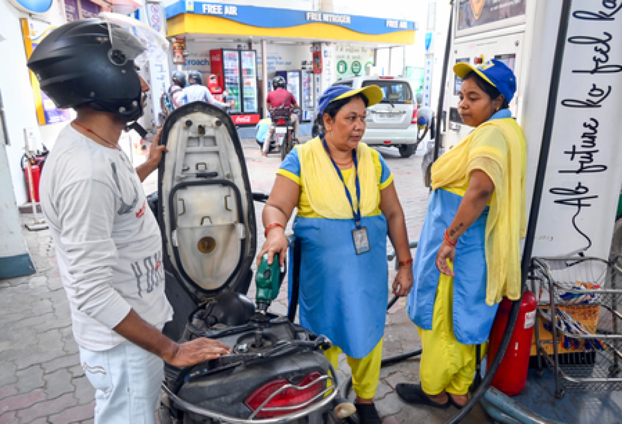 पेट्रोल आणि डीजलच्या किमतीत वाढ, पेट्रोल ८६ पैसे आणि डीजल ८३ पैसे महाग