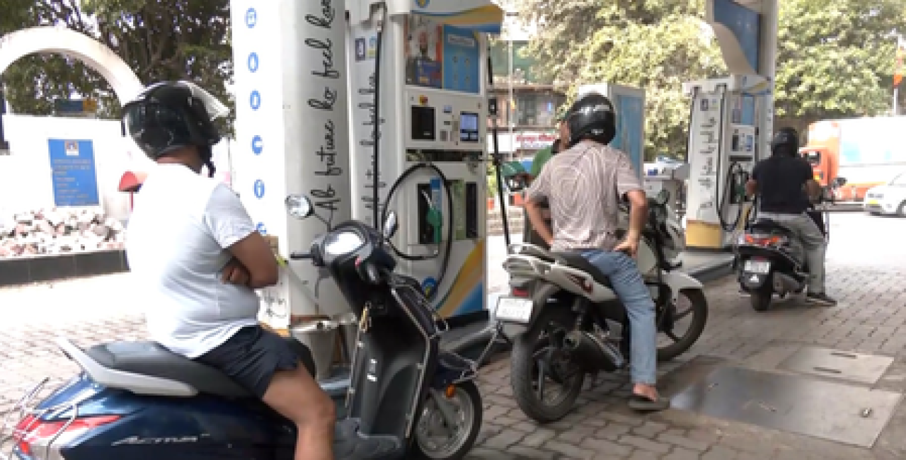 पेट्रोल-डीजलच्या वाढत्या किमतींवर नागरिकांची प्रतिक्रिया