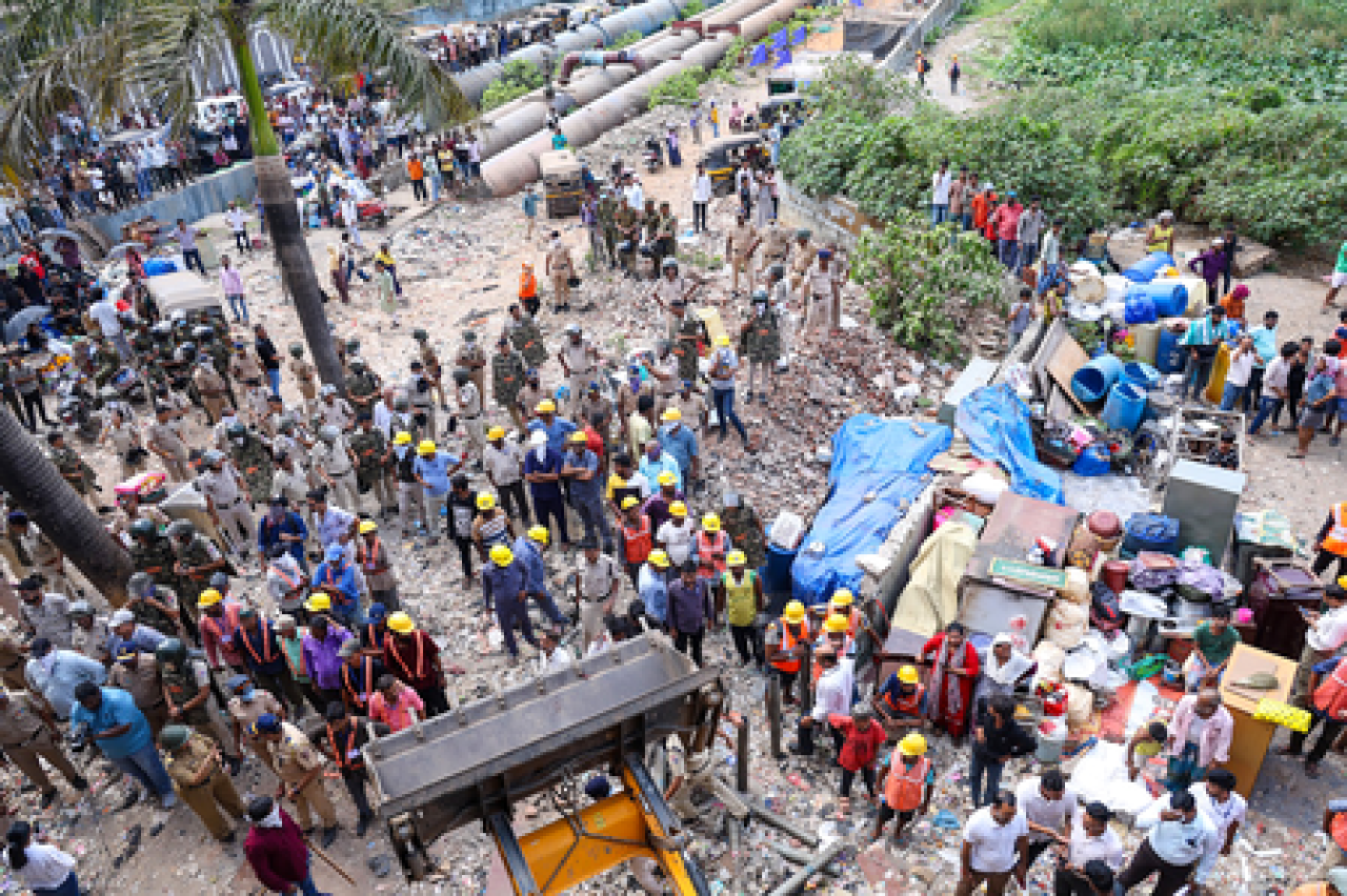 बांद्रा ईस्ट रेल्वे स्थानक पुनर्विकास कार्यात प्रगती बांद्रा ईस्ट रेल्वे स्थानक पुनर्विकास कार्यात प्रगती