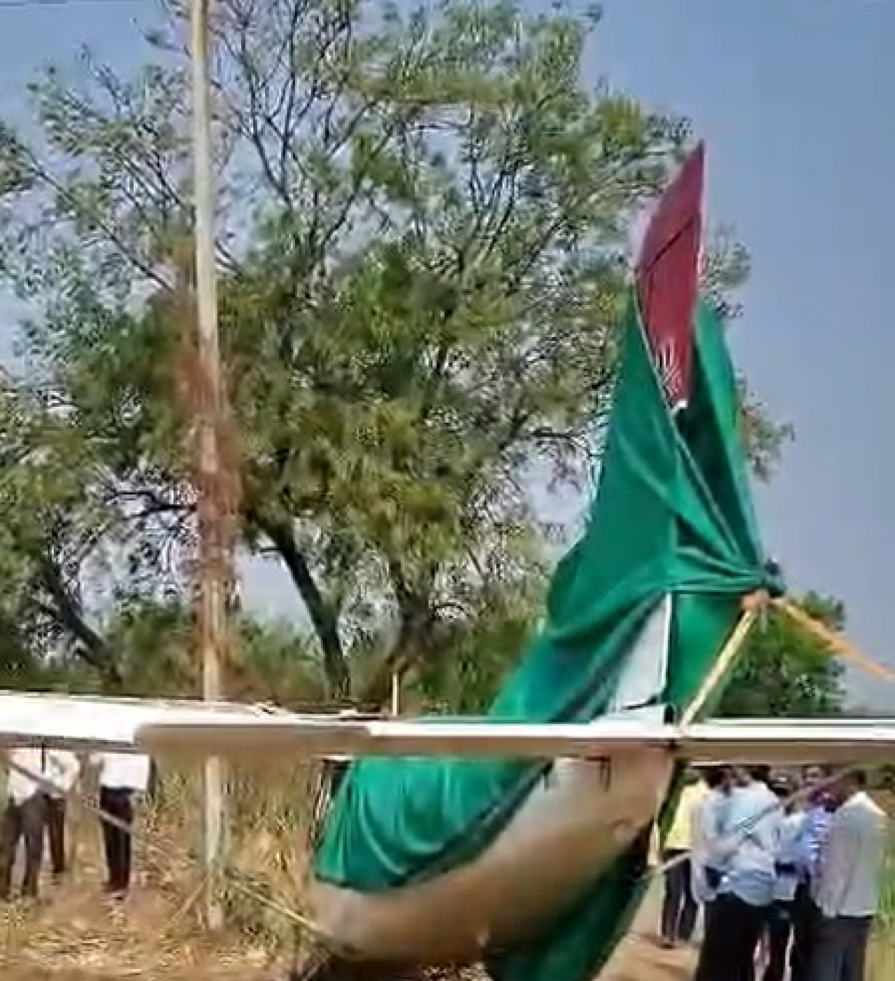 बारामतीत प्रशिक्षण विमानाचा अपघात, पायलट जखमी