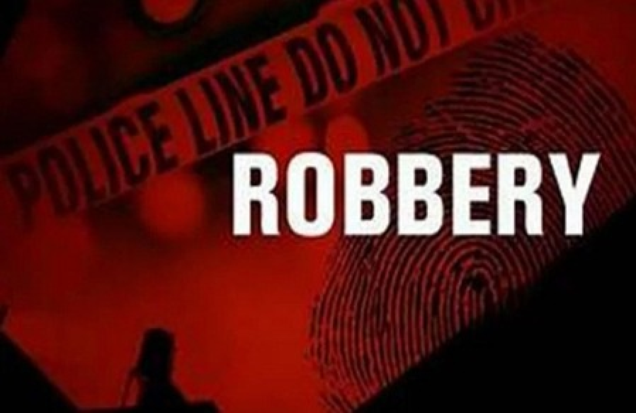बिहार: पटना येथे लुटारूंनी कैश वैनवर हल्ला केला