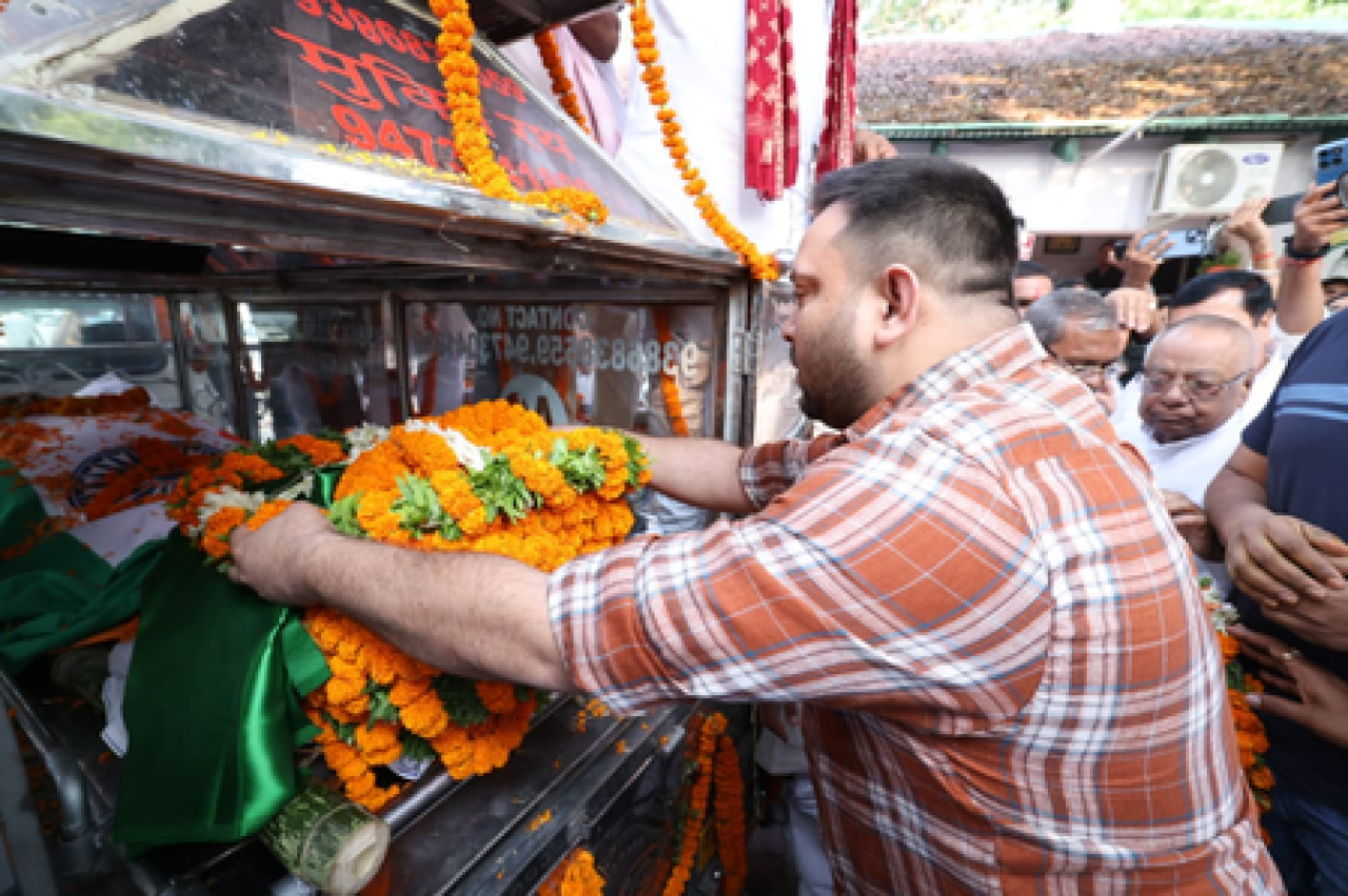 बिहार: राजद नेता बागी कुमार वर्मा यांचे निधन, तेजस्वी यादव यांनी श्रद्धांजलि अर्पित केली