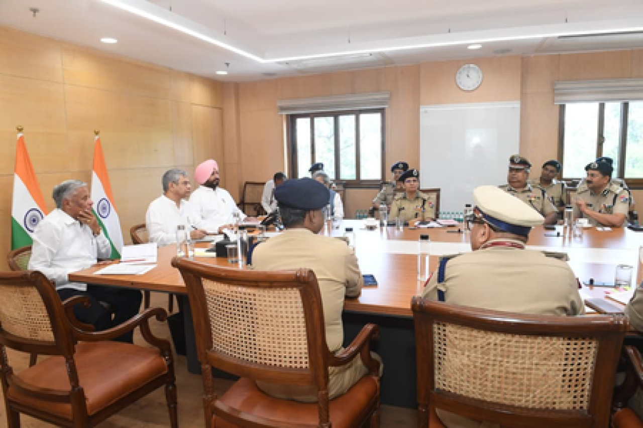 भारतीय रेल्वेने सुरक्षा वाढवण्यासाठी आधुनिक तंत्रज्ञानाचा वापर केला भारतीय रेल्वेने सुरक्षा वाढवण्यासाठी आधुनिक तंत्रज्ञानाचा वापर केला