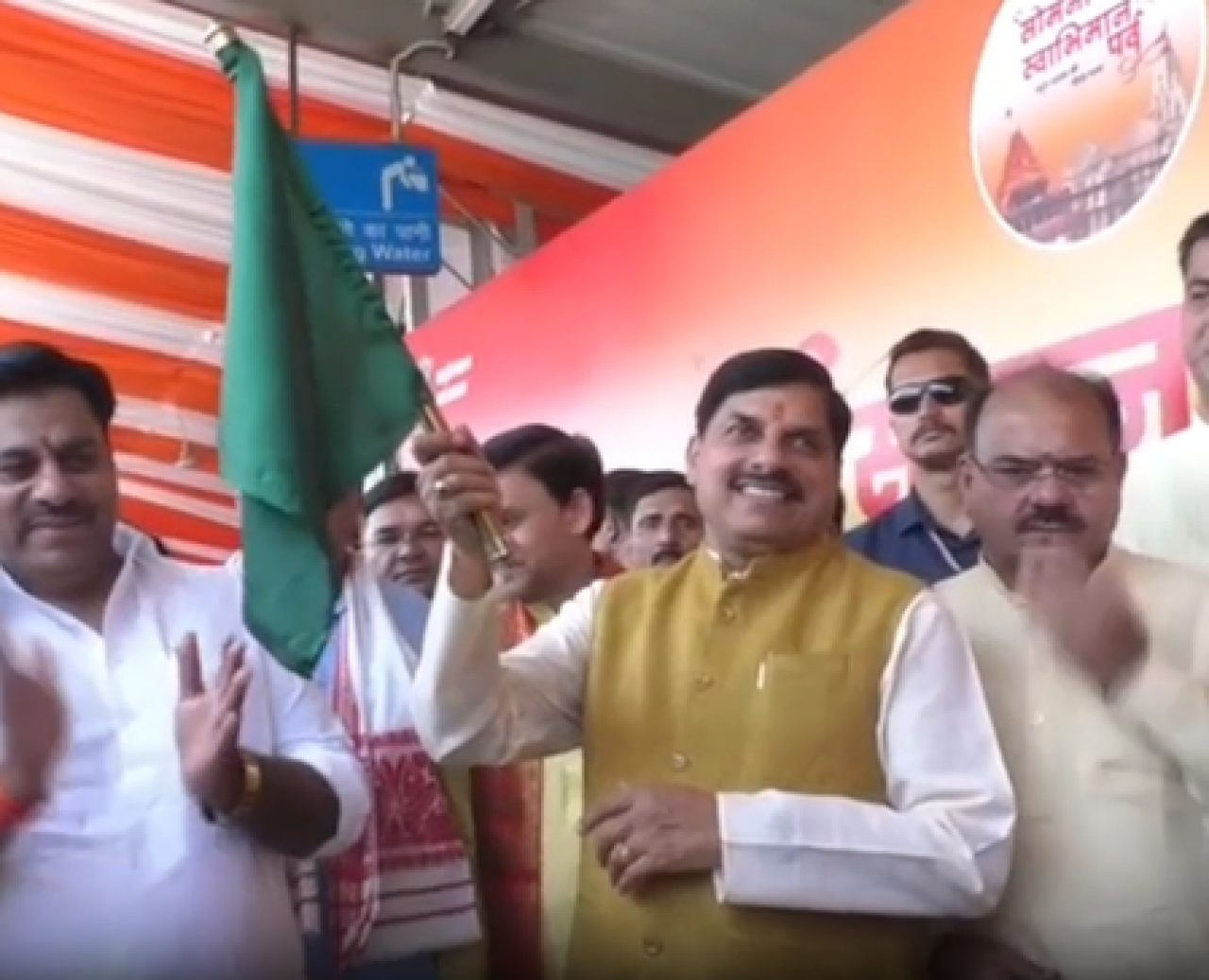 भोपालमध्ये ‘सोमनाथ स्वाभिमान यात्रा’ची सुरुवात, सीएम मोहन यादवने झेंडा दाखवला