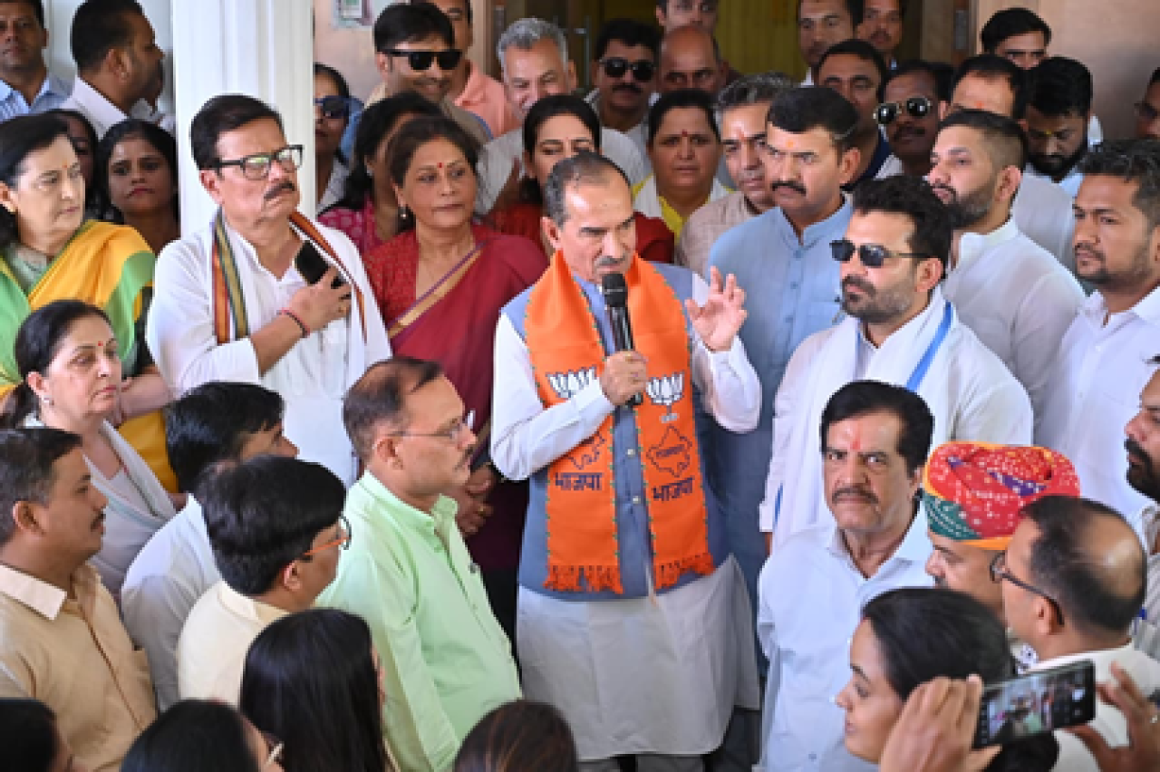 मदन राठौड़ यांनी राहुल गांधीच्या विधानांना दिला चोख प्रत्युत्तर मदन राठौड़ यांनी राहुल गांधीच्या विधानांना दिला चोख प्रत्युत्तर