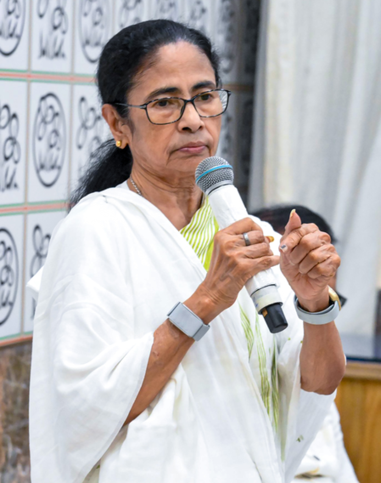 ममता बनर्जीने वीडी सतीशनला मुख्यमंत्रीपदी शपथ घेतल्याबद्दल शुभेच्छा दिल्या