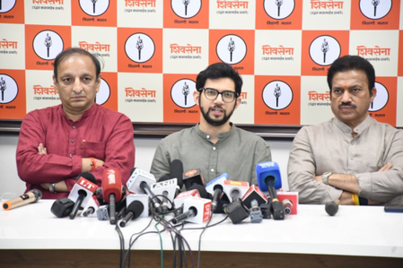 महाराष्ट्रात एमवीएच्या प्रतिनिधिमंडळाची मुख्य निर्वाचन अधिकाऱ्यांशी भेट महाराष्ट्रात एमवीएच्या प्रतिनिधिमंडळाची मुख्य निर्वाचन अधिकाऱ्यांशी भेट