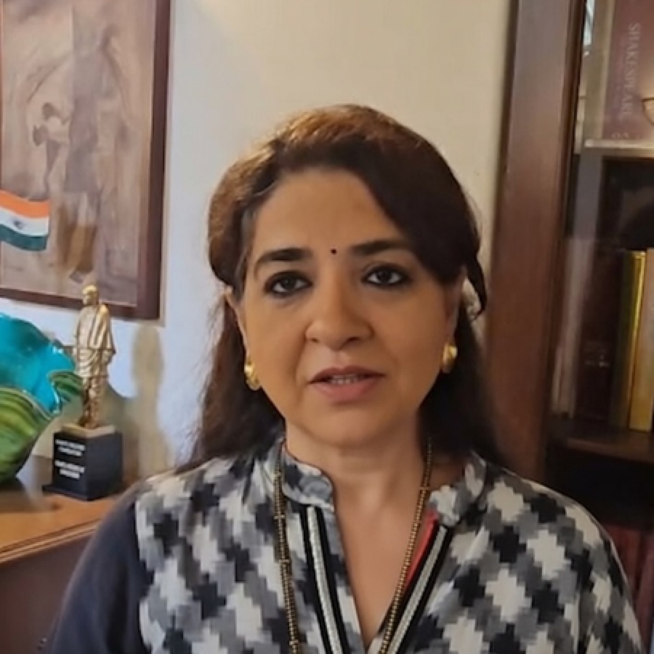 शाइना एनसी यांचा सवाल: काँग्रेसने केरळमध्ये कशी जिंकली?