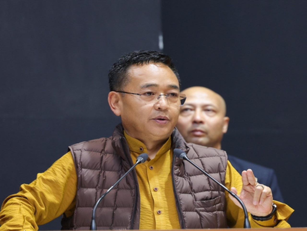 सिक्किमचे मुख्यमंत्री पैदल चालून दिला ईंधन बचतीचा संदेश
