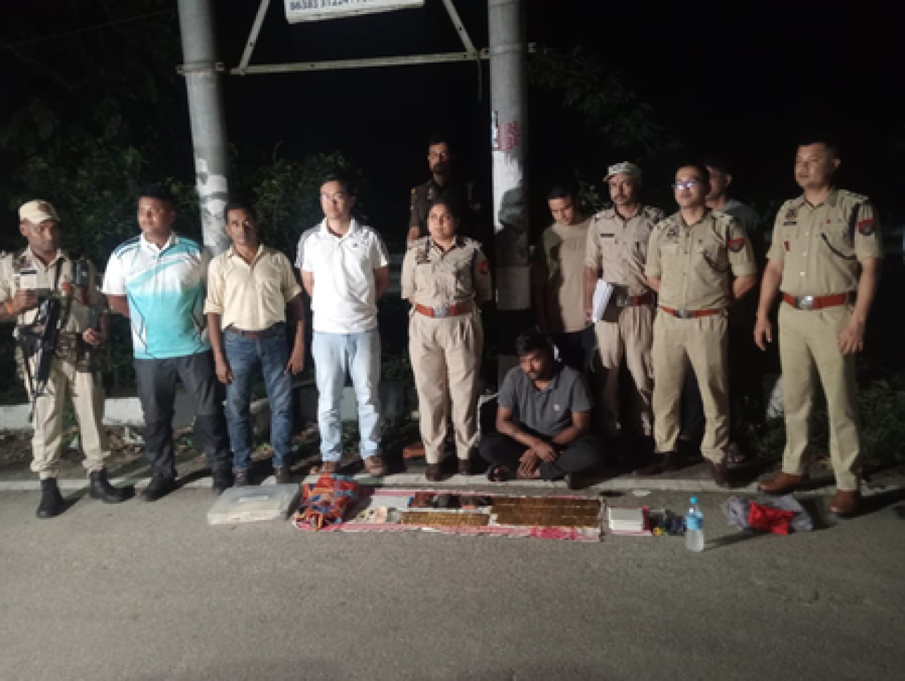 असम पोलिसने 55 कोटींच्या 37 किलो सोनेची जप्ती केली, एक व्यक्ती अटक असम पोलिसने 55 कोटींच्या 37 किलो सोनेची जप्ती केली, एक व्यक्ती अटक