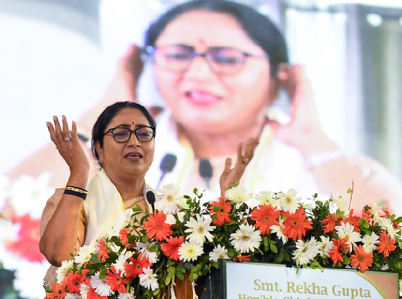 दिल्ली: सीएम रेखा गुप्ता ने कोचिंग सेंटरांना आग सुरक्षा उपायांसाठी एक महिन्याचा दिला कालावधी