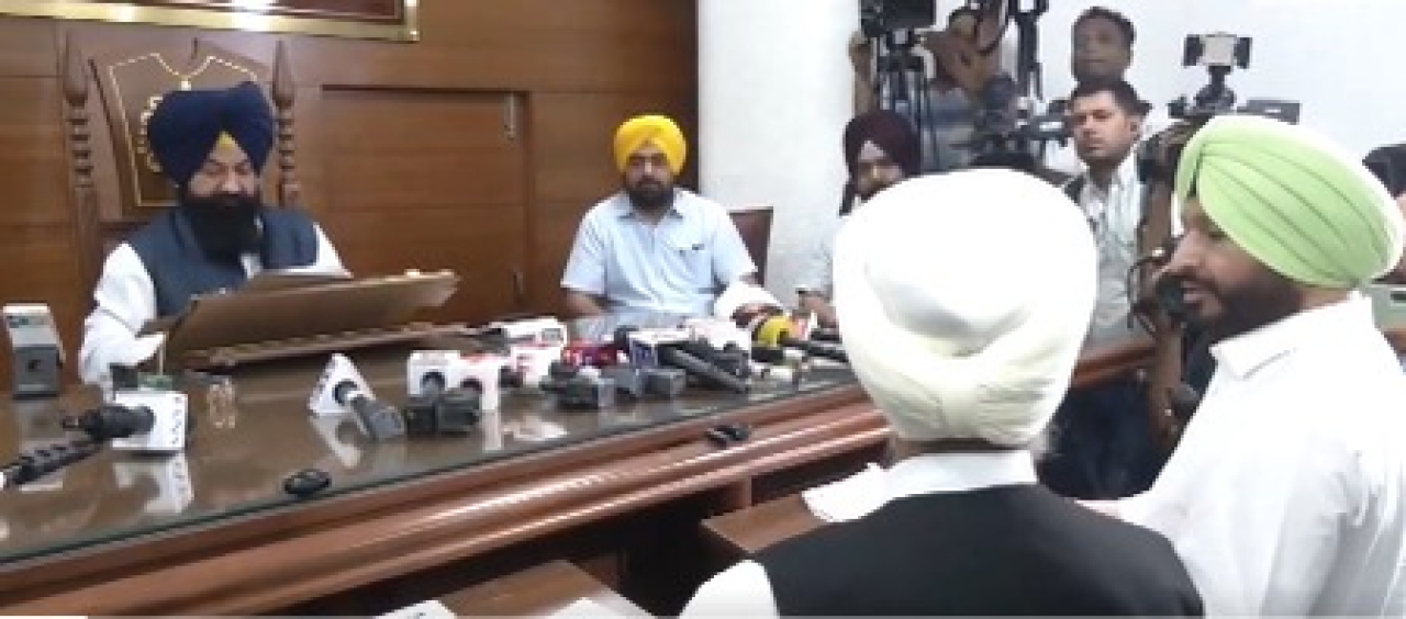 पंजाब एससी आयोगाने केंद्रीय मंत्री रवनीत सिंह बिट्टू यांना चार धार्मिक स्थळांवर मत्था टेकण्याचे निर्देश दिले