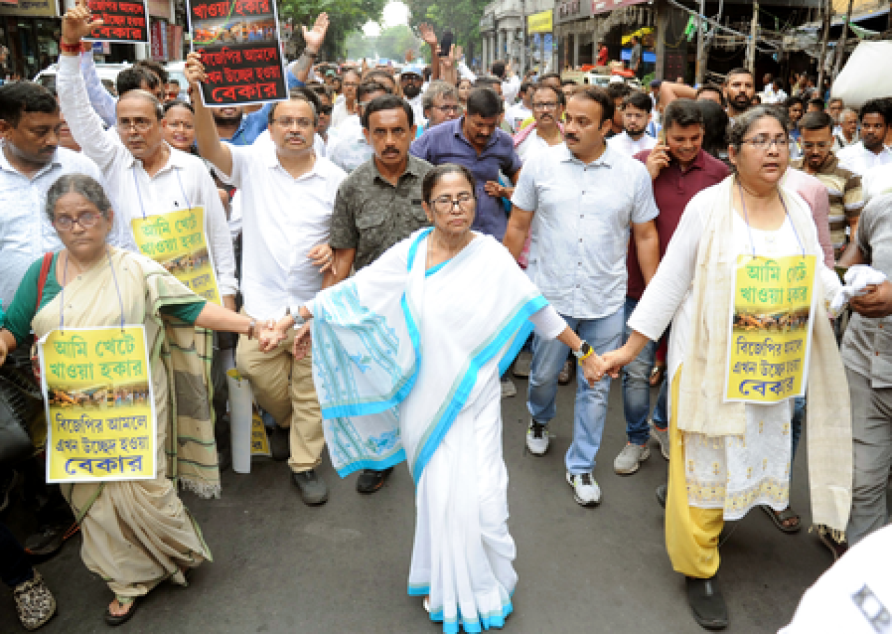 ममता बनर्जीची विरोध पदयात्रा कोलकात्यात फीकी, प्रस्तावित जनसभा रद्द
