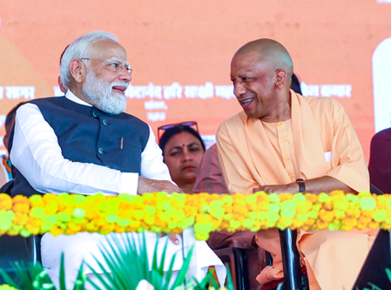 सीएम योगीने पीएम मोदीच्या १२ वर्षांच्या कार्यकाळाबद्दल शुभेच्छा दिल्या