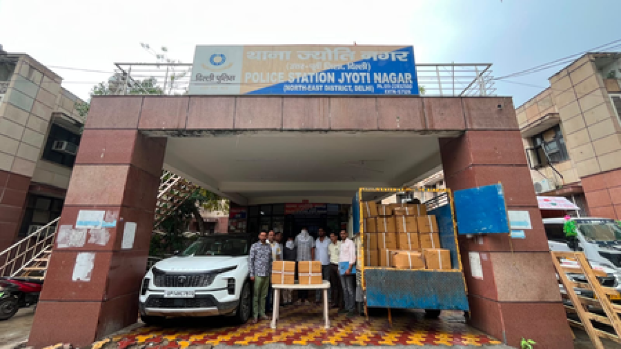 अवैध साइकोट्रोपिक दवांचा सप्लाय करणाऱ्या गिरोहाचा भंडाफोड, ५ जणांची अटक अवैध साइकोट्रोपिक दवांचा सप्लाय करणाऱ्या गिरोहाचा भंडाफोड, ५ जणांची अटक