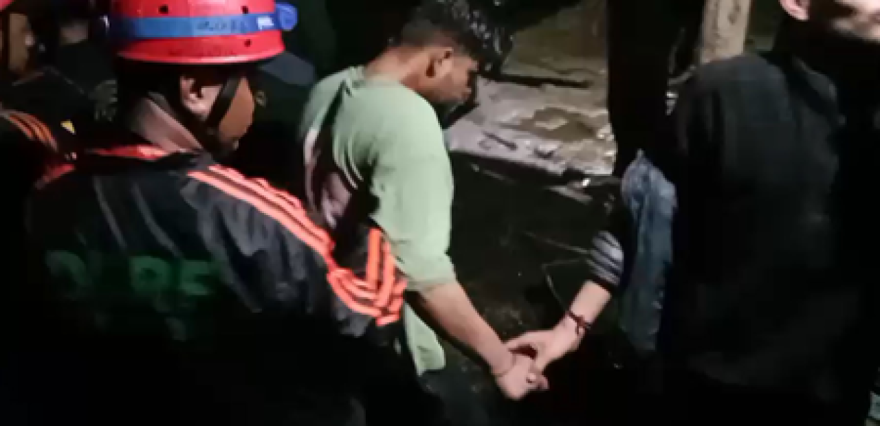 उत्तराखंड: गौरीकुंडजवळ खाईत पडलेला युवक रेस्क्यू टीमने सुरक्षित बाहेर काढला उत्तराखंड: गौरीकुंडजवळ खाईत पडलेला युवक रेस्क्यू टीमने सुरक्षित बाहेर काढला